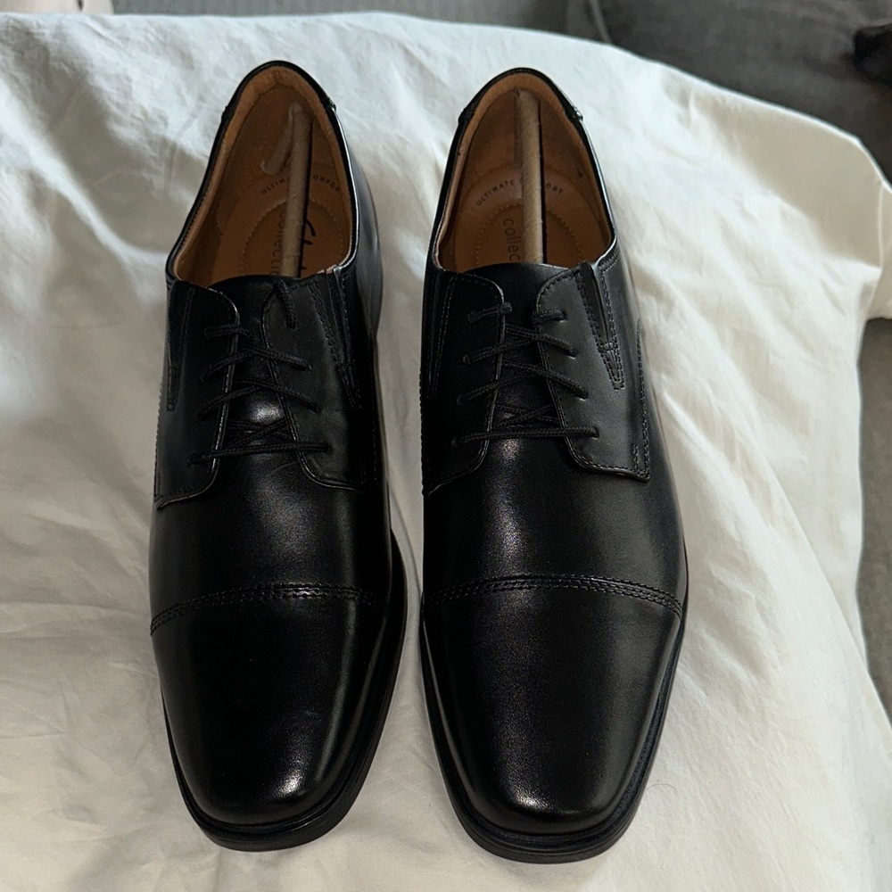 Clarks Black Leather Tilden Cap Oxfords